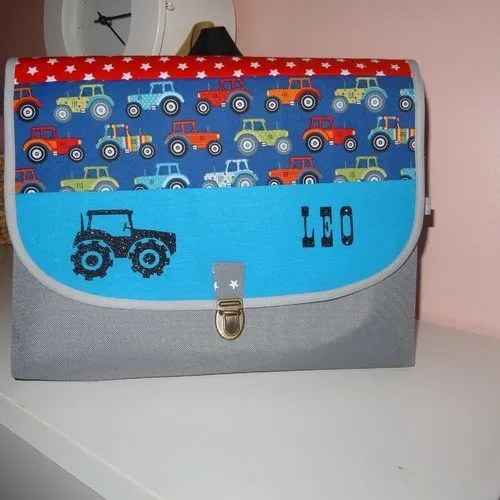 Cartable type besace gf garçon avec prénom theme tissu au choix (tracteur ....) idéal maternelle....