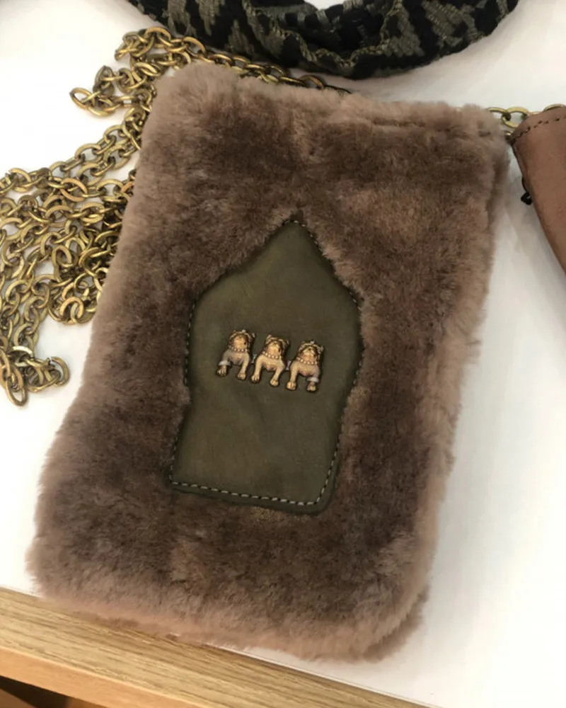 Pochette Bip pour smartphone de Sous Les Pavés: belle et rebelle