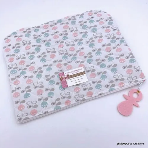 Trousse de toilette ronde pour bébé et sa pochette assortie